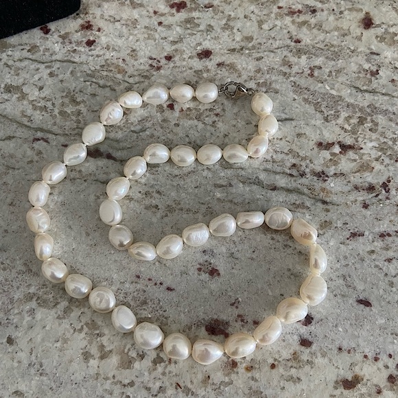 Lustrous Honora freshwater pearl necklace - Picture 3 of 4